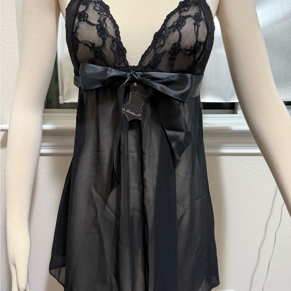 MORDISCO BRAND FROM ARGENTINA Elegant Black Lace Chemise with Satin Bow